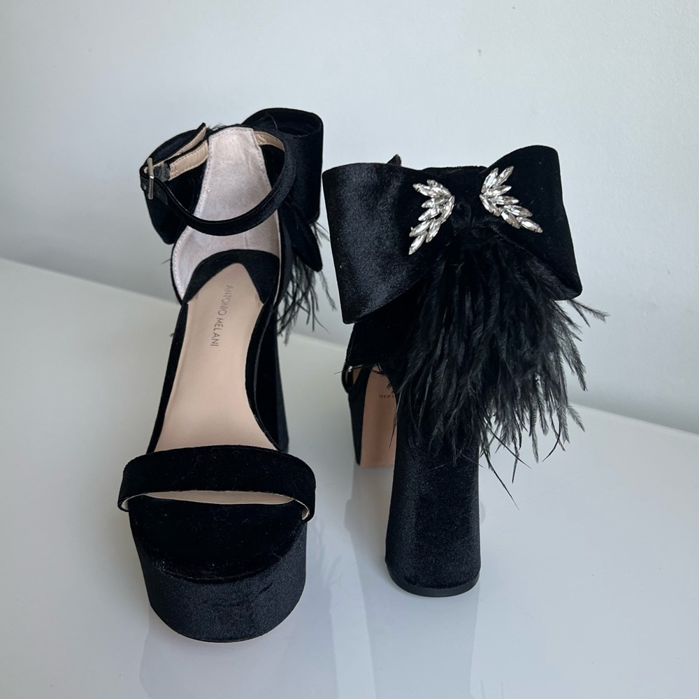 NWT Antonio Melani Janie Velvet Platform – Rhinestone Bow & Feathers SIZE 6.5